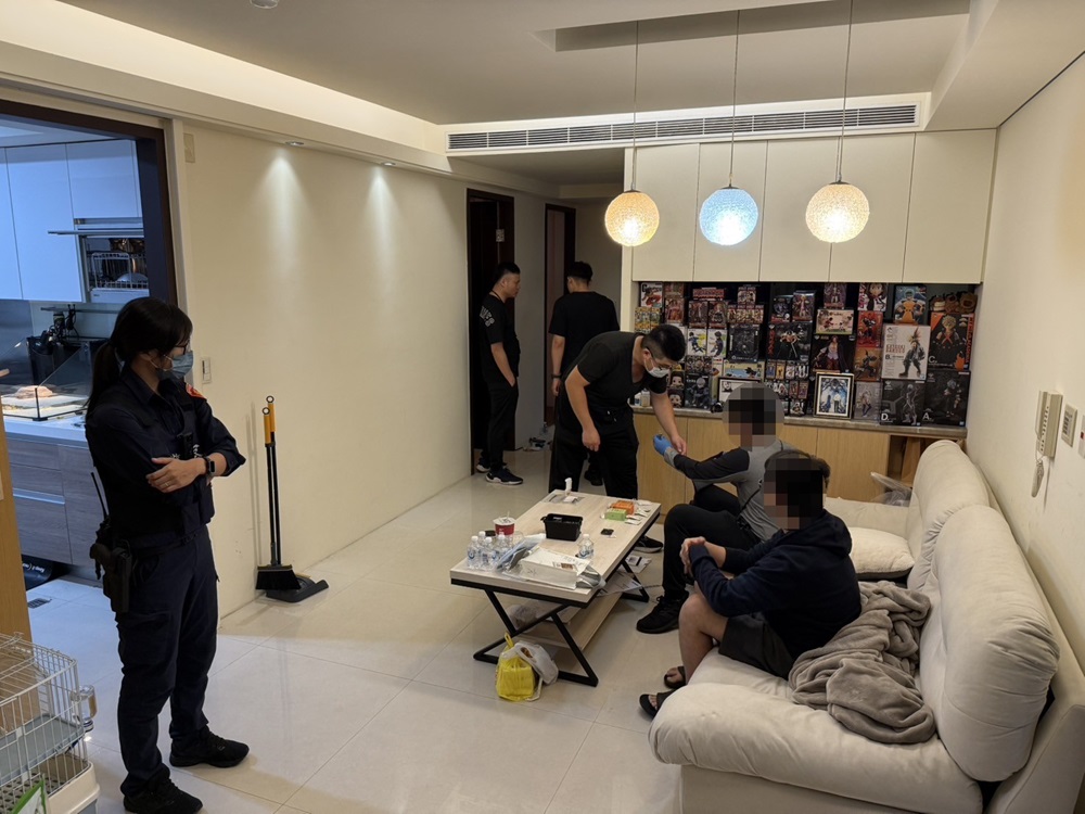 富二代涉豪宅開賭場 友善通報網助攻警突襲逮9人 232 cnews204241114a08