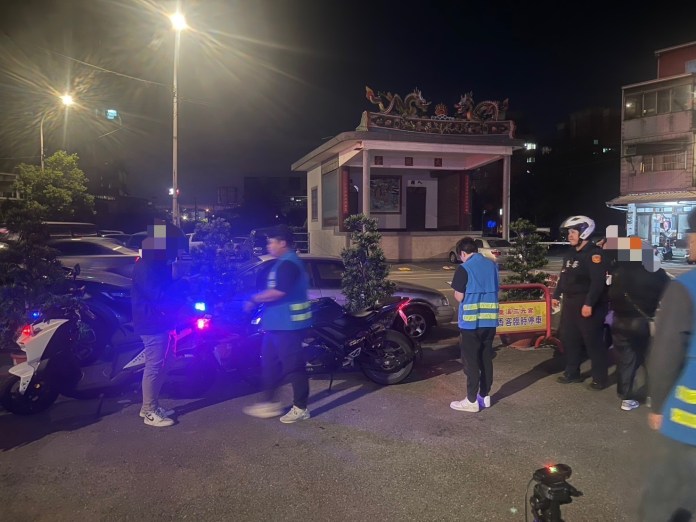 藏不住了!移工騎改裝車遭楊梅警攔查 失聯身分意外曝光 58 S 69771271 0