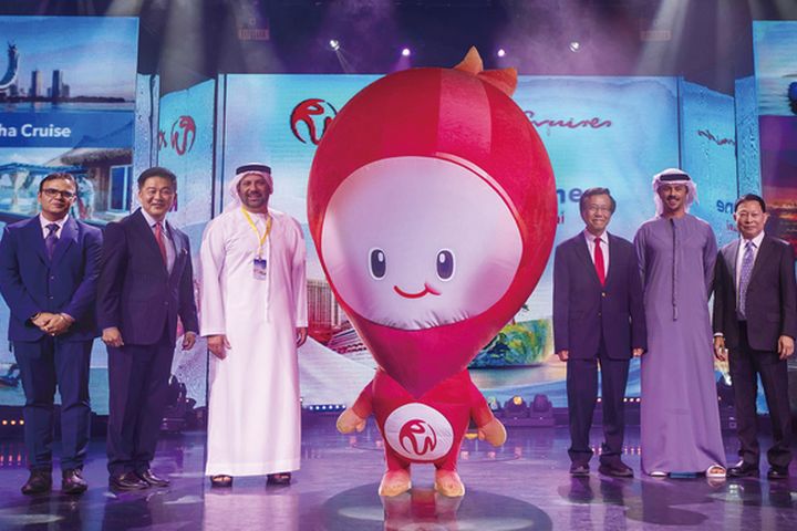 名勝世界郵輪品牌旗下「名勝世界壹號」2024/11起從杜拜啟航中東航次。(左起)名勝世界郵輪銷售高級副總裁 Naresh Rawal、名勝世界郵輪總裁吳明發、DP World 首席營運長 Hamza Mustafa、名勝世界郵輪主席丹斯里林國泰、杜拜經濟和旅遊局(DET)郵輪旅遊和遊艇主管 Saud Hareb Almheiri、名勝世界郵輪行政總裁兼執行董事區福耀。 圖:名勝世界郵輪/提供
