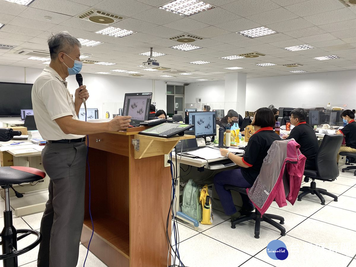雲嘉南分署「電腦輔助機械繪圖」自辦職前班，課程結合基礎的理論講解，及搭配完整的實作訓練，協助待業者快速累積職能