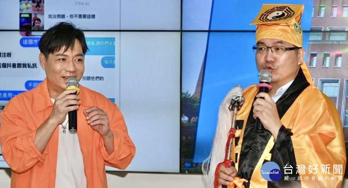 彰警公布打詐儀錶板,警長攜歌手陳隨意宣導防詐多留意。圖/彰化縣警局提供