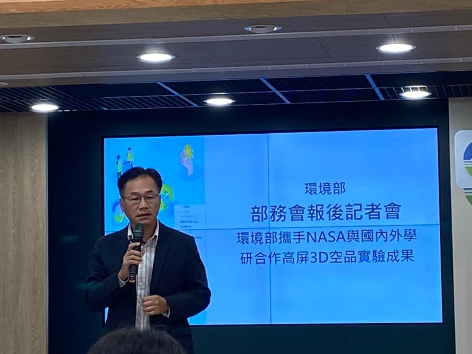 蔡孟裕主任秘書說明（記者黃楸玲／攝影）