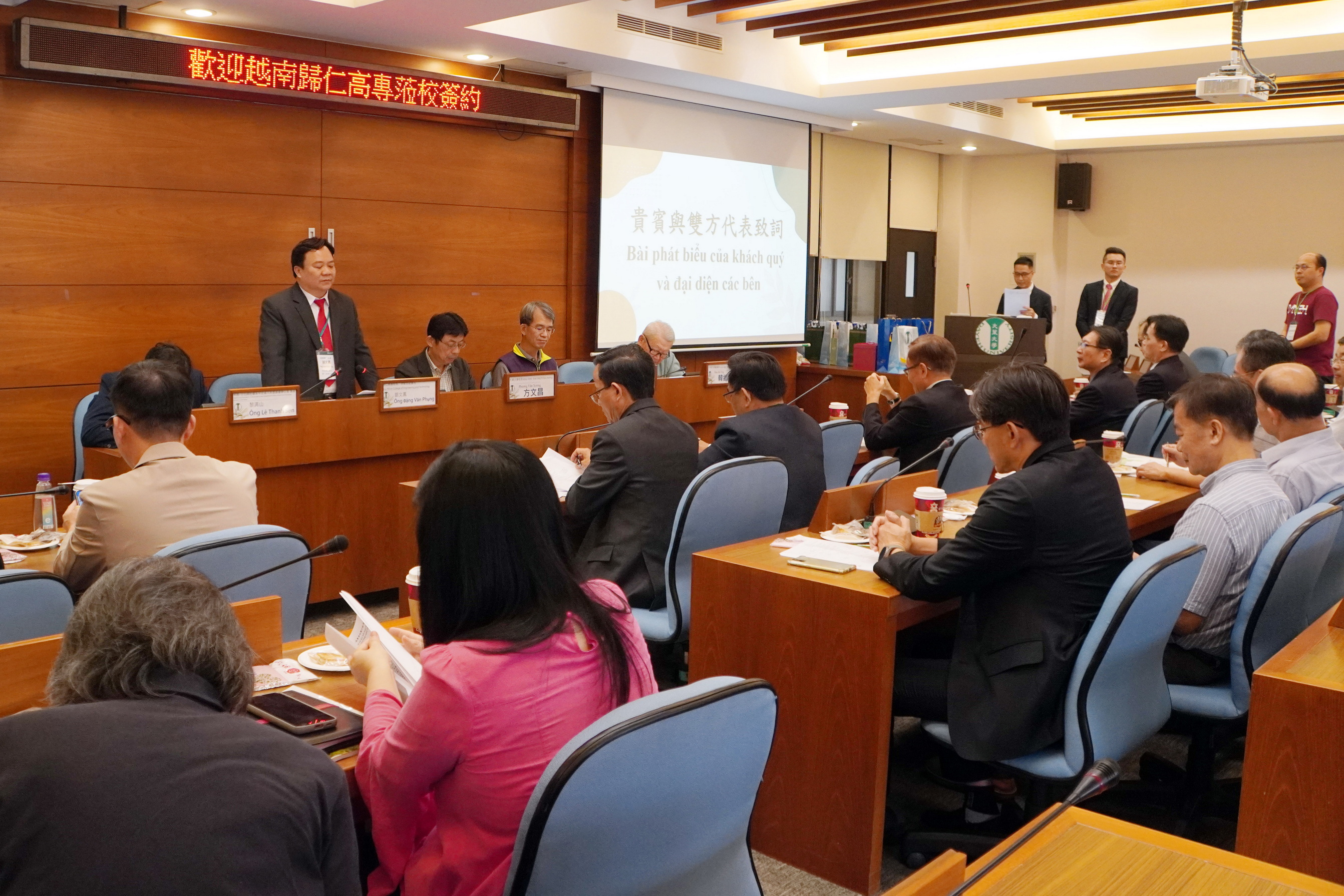 ▲大葉大學與越南歸仁高專簽署合作協議，共推新型專班培育國際人才。（記者張溎壕攝）