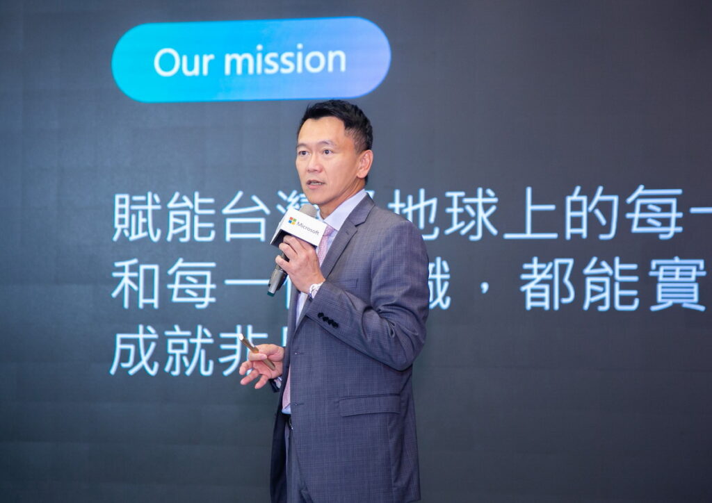 台灣微軟總經理卞志祥於活動現場宣布正式啟動微軟「AI+ Taiwan」計畫，首先針對 Microsoft 365 資料落地服務的啟用，將使台灣受高度管制的產業也能享有高效、安全且合規的雲端服務，全面釋放各產業的發展機會與潛能。