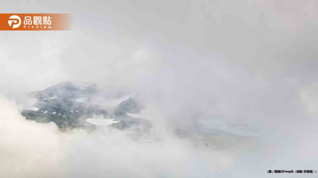 天空霧濛濛一片!空氣品質亮橘燈 民眾驚:還飄臭味