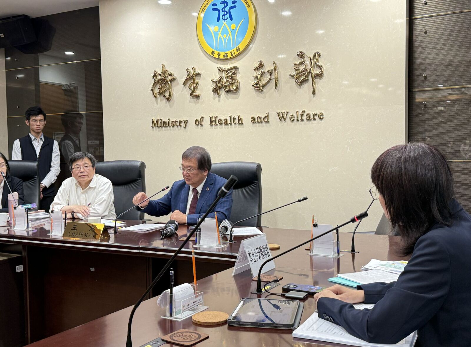 小牙醫、衛福部為「波波醫」激論2小時 偏鄉計畫開放國外學歷喊停 226 小牙醫、衛福部為「波波醫」激論2小時 偏鄉計畫開放國外學歷喊停 225