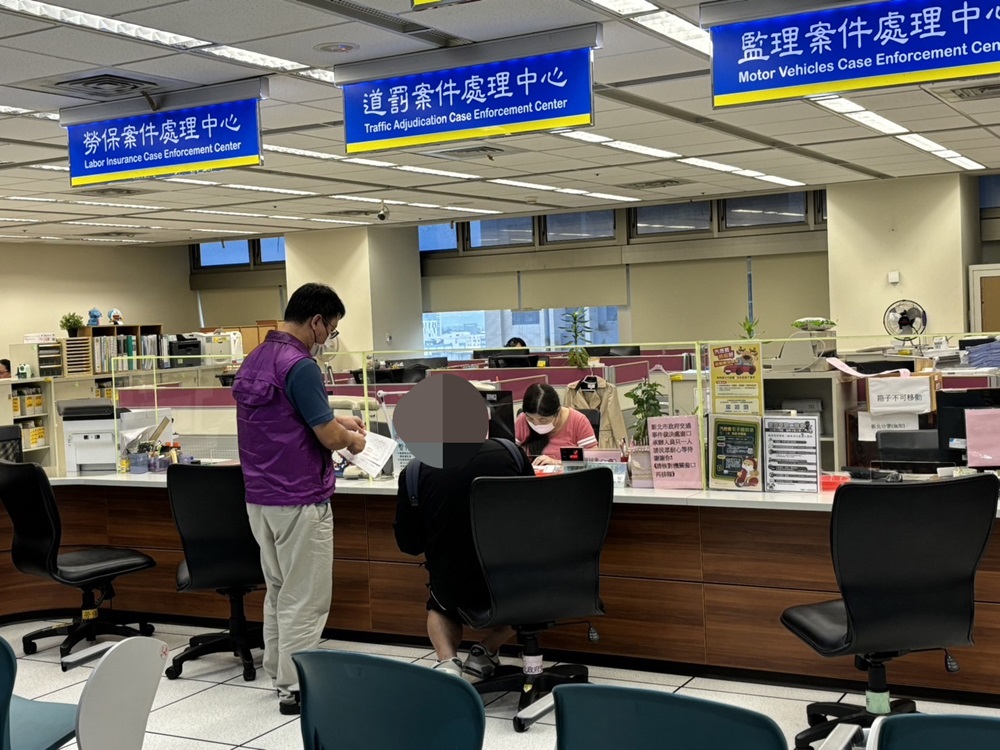 無視123張交通罰單 欠繳近5萬元扣薪後急辦分期 226 cnews204241115a11