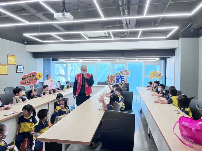 桃檢前進利百代彩筆文創館 宣導反毒、打詐 69 S 117309974