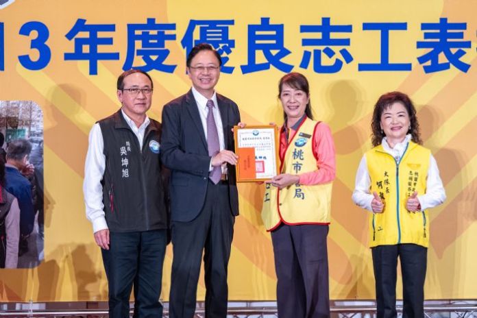 桃園警察局志工熱情為民服務 張善政頒獎表揚 68 20241115081048674