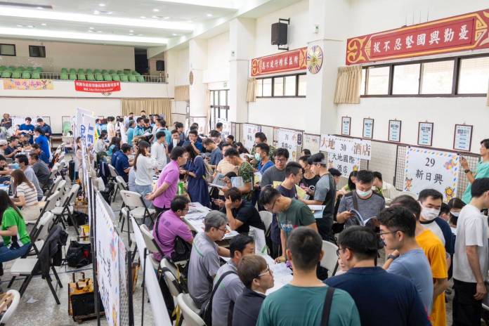 桃園就服處攜手退輔會職訓中心 徵才活動吸引逾500人參加 67 S 37036133 0
