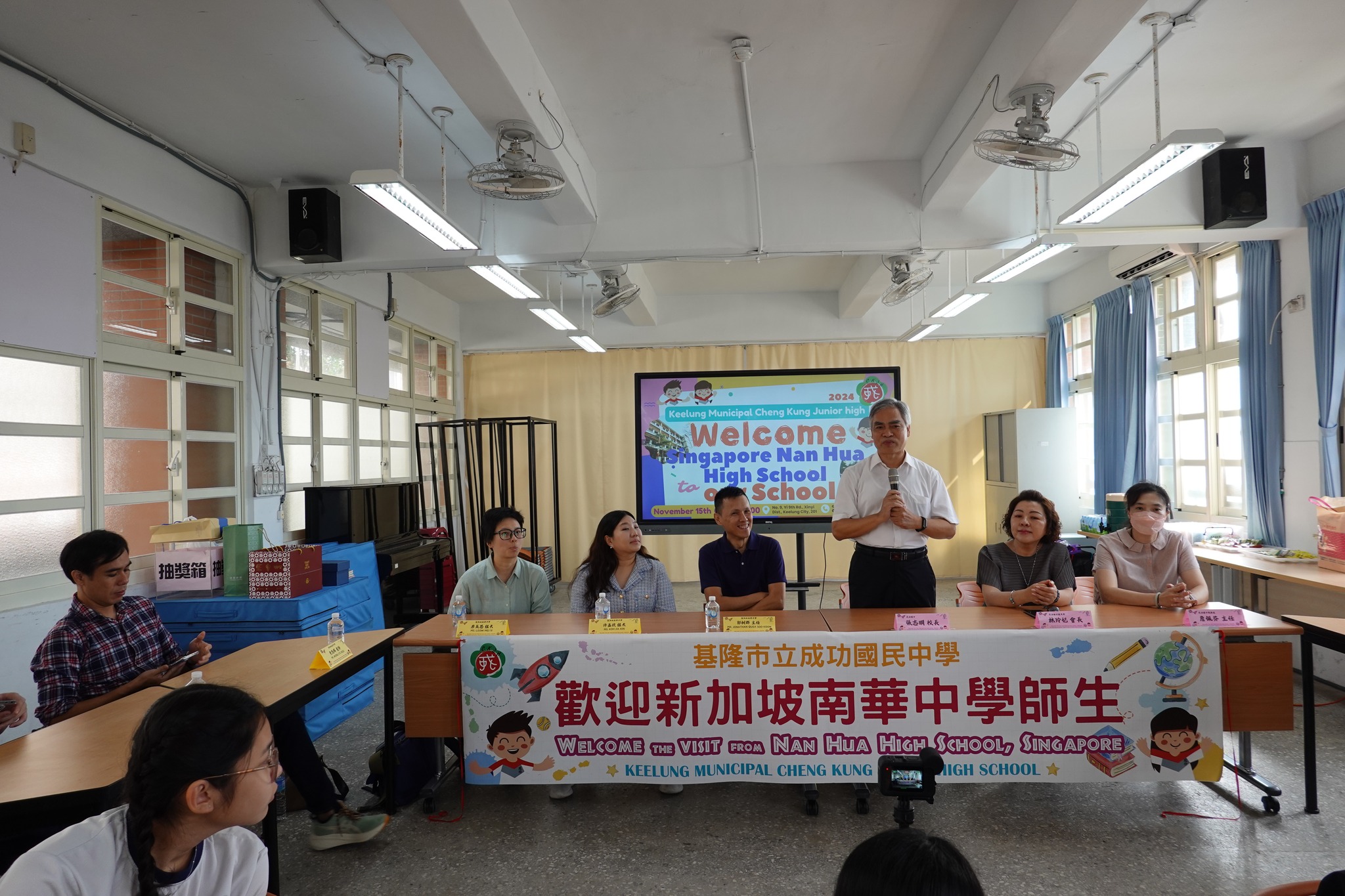 新加坡南華中學師生參訪成功國中共譜文化交流新篇章