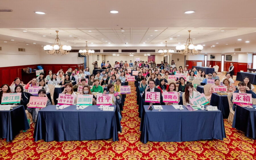 圖／民進黨性別平等事務部於11月15日、16日舉辦兩天一夜的「永續X性平民主新時代晚美成長營」。（民進黨提供）