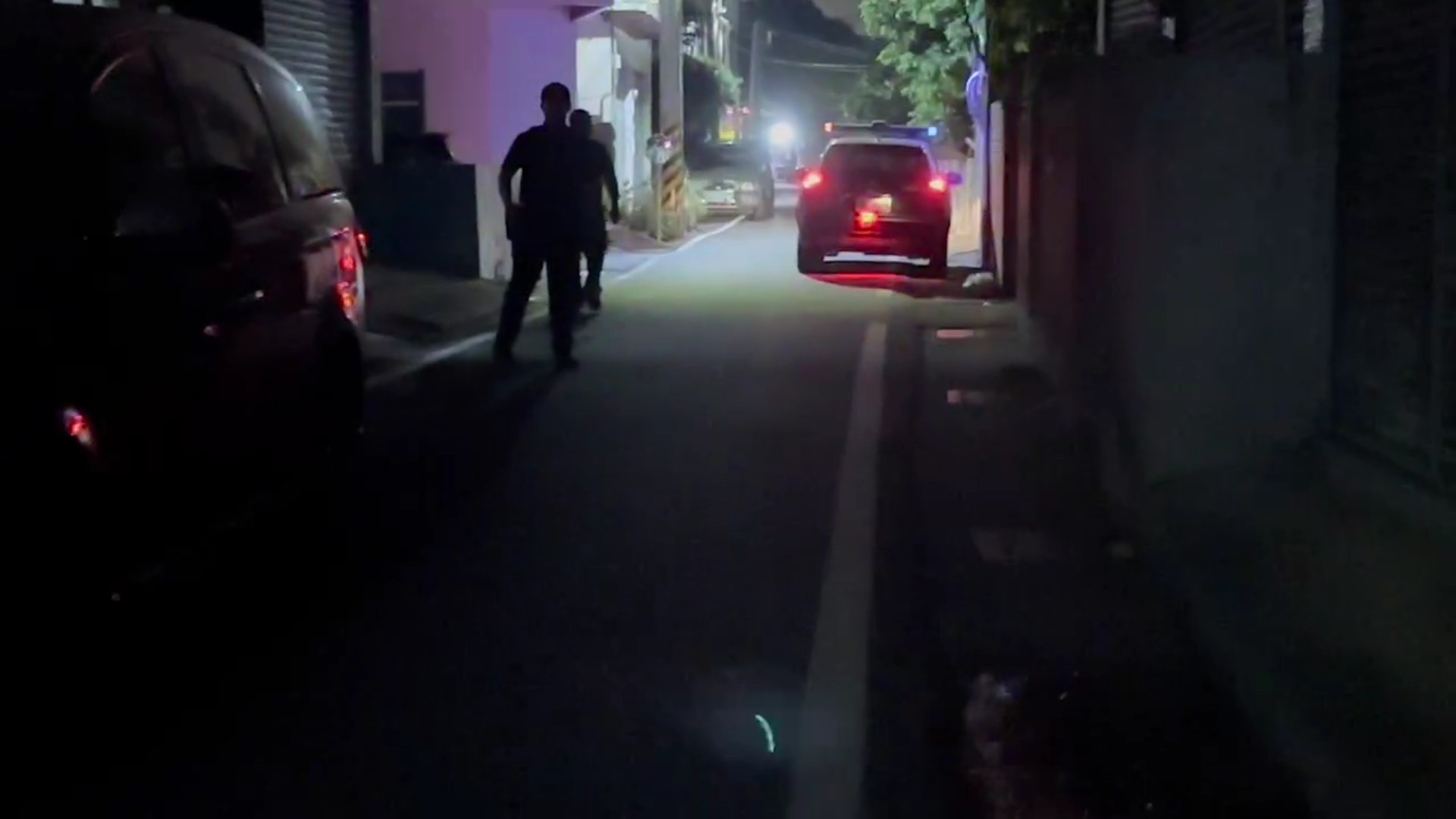 ▲二林鎮華崙里光復路一處民宅傳出凶殺命案,前妻用肉身保護女兒,結果遭殺害,送醫搶救仍宣告不治,警方封鎖命案現場。(民眾提供)