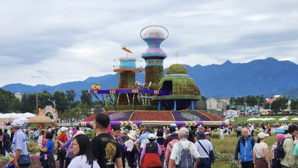 節慶經濟新高峰! 台中國際花毯節突破百萬人次參觀帶動購物節破百億消費 節慶經濟新高峰! 台中國際花毯節突破百萬人次參觀帶動購物節破百億消費