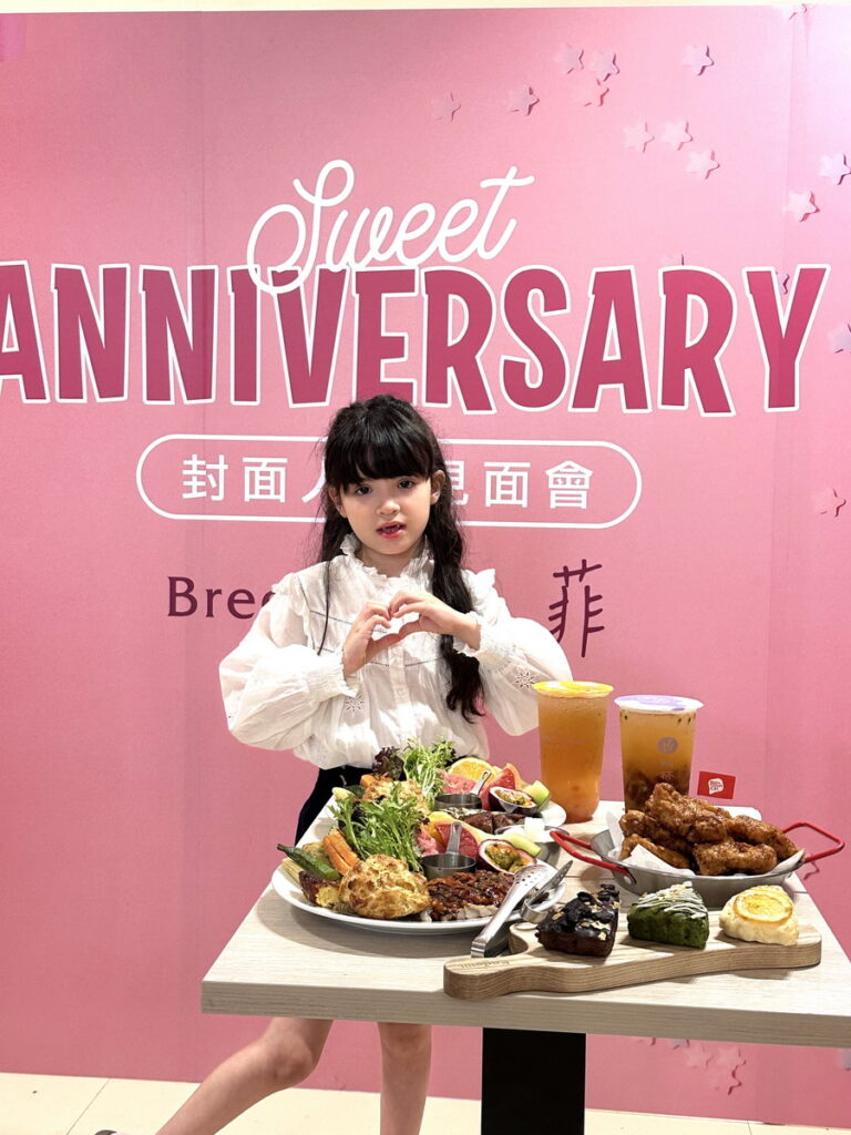 最young代言人伊菲推薦微風台北車站週年慶商品。