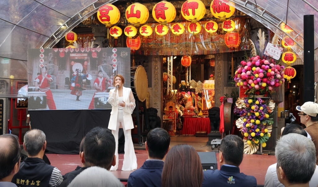 歌手黃子宇，為艋舺青山王祭活動獻唱主題曲「靈安聖紀」