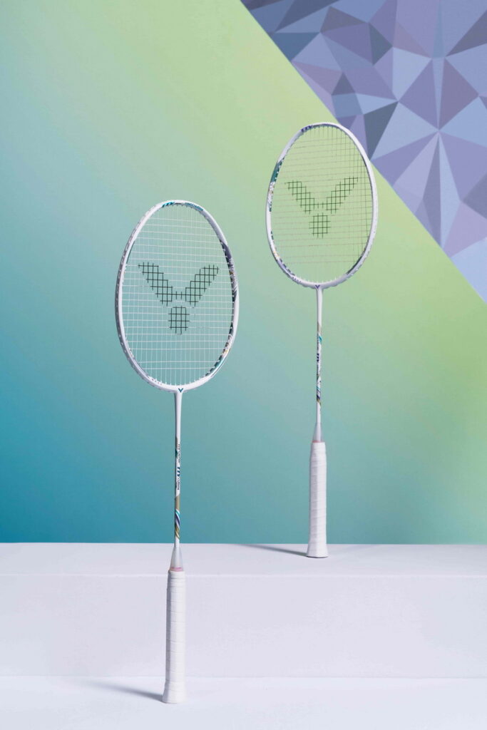 TK-TTY Ultima 採用小戴慣用的攻擊型球拍設計 全新導入合金碳纖維與鞭擊增益系統3.0中管 進攻威力再升級