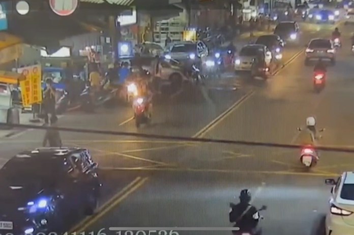 男當街嗆聲 人肉擋車畫面曝 61 IMG 2551