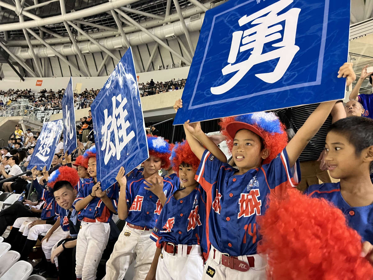 蓮新城國小棒球隊小朋友球場應援