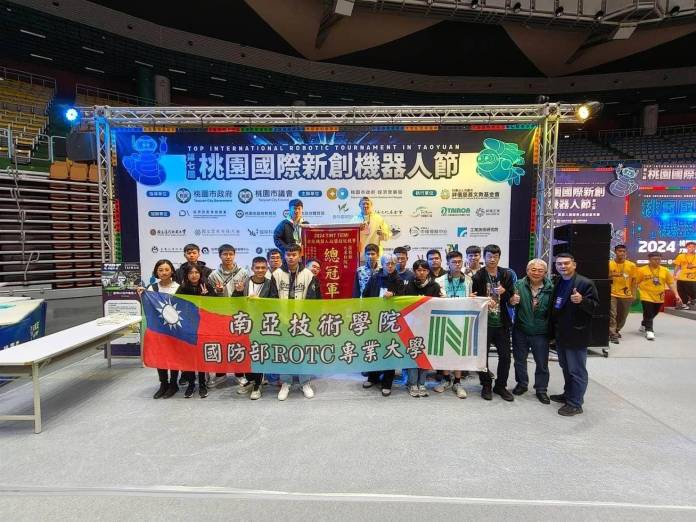 桃園國際新創機器人節盛況空前 南亞技術學院展現實力摘下總冠軍 87 S 38977545