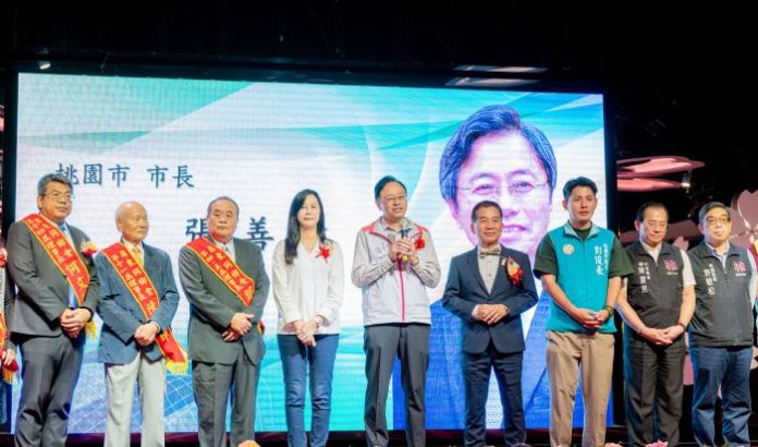 桃市屏東同鄉會理事長交接 張善政盼成員一同為桃園打拼 76 20241116214507579