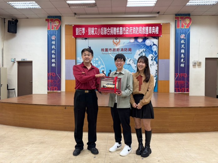 延續父母仁愛精神 2姊妹致贈桃消三民分隊救護車 62 S 136028203