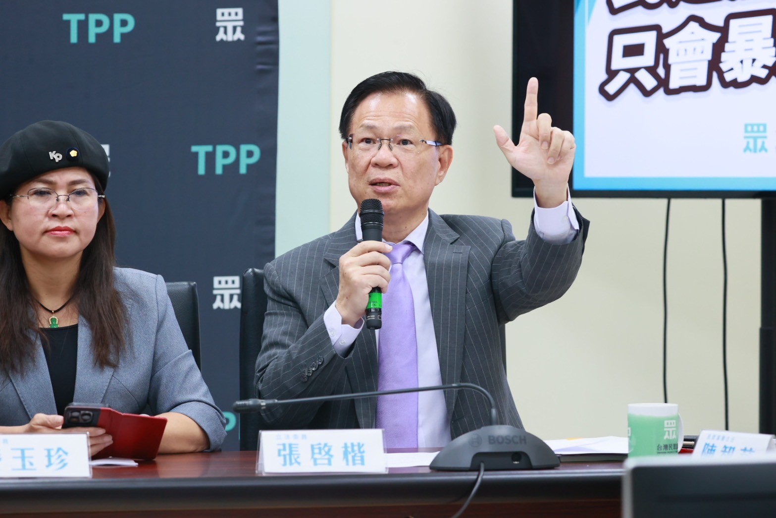 張啓楷籲請賴總統先尊重民主以及憲政體制,才是化解朝野惡鬥的真正解方。(圖/張啓楷國會辦公室)