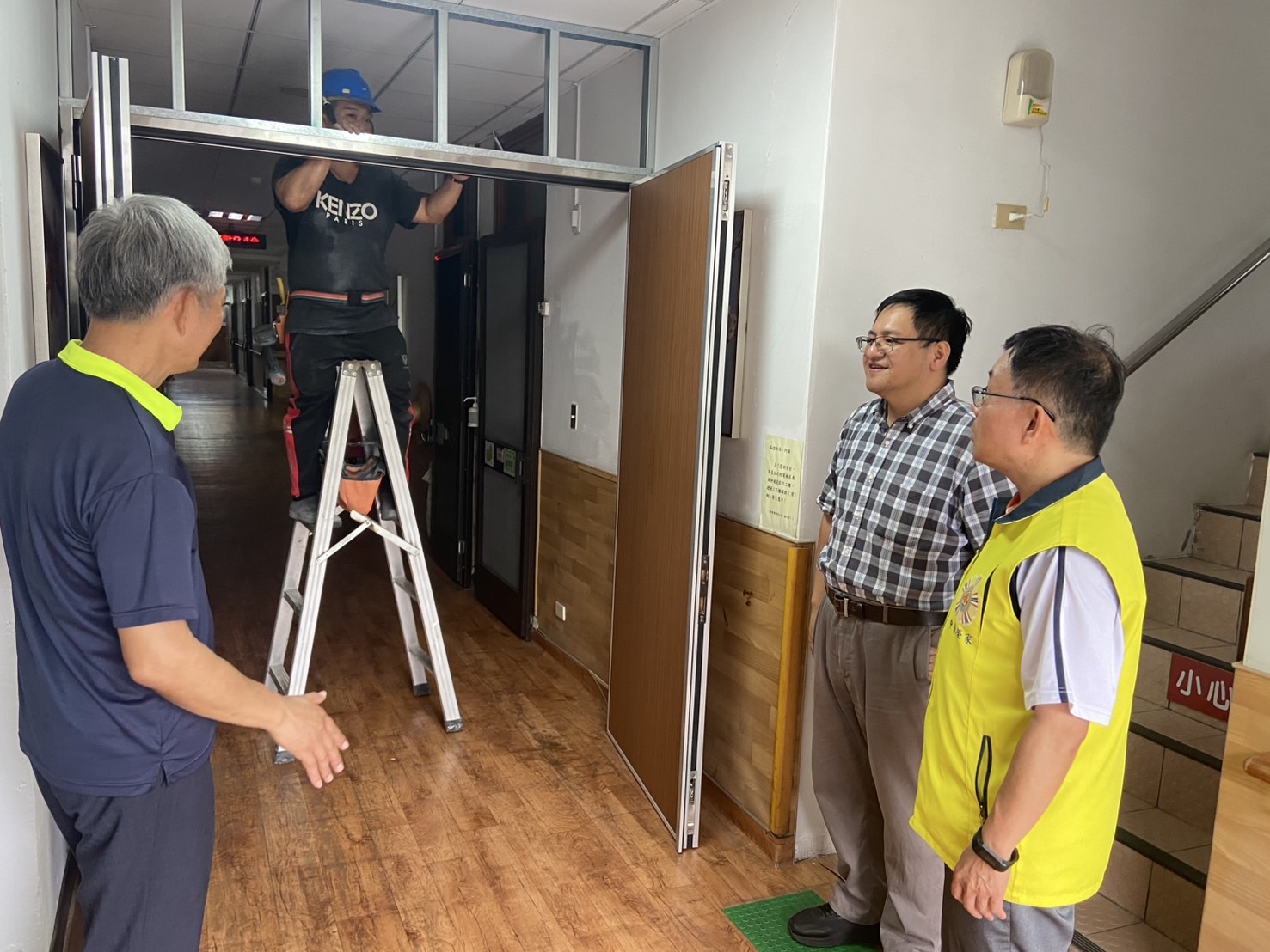▲中彰榮家完成17樘防火門安裝，具有一定的防火時效和阻擋火焰及煙氣的能力。（記者張溎壕攝）