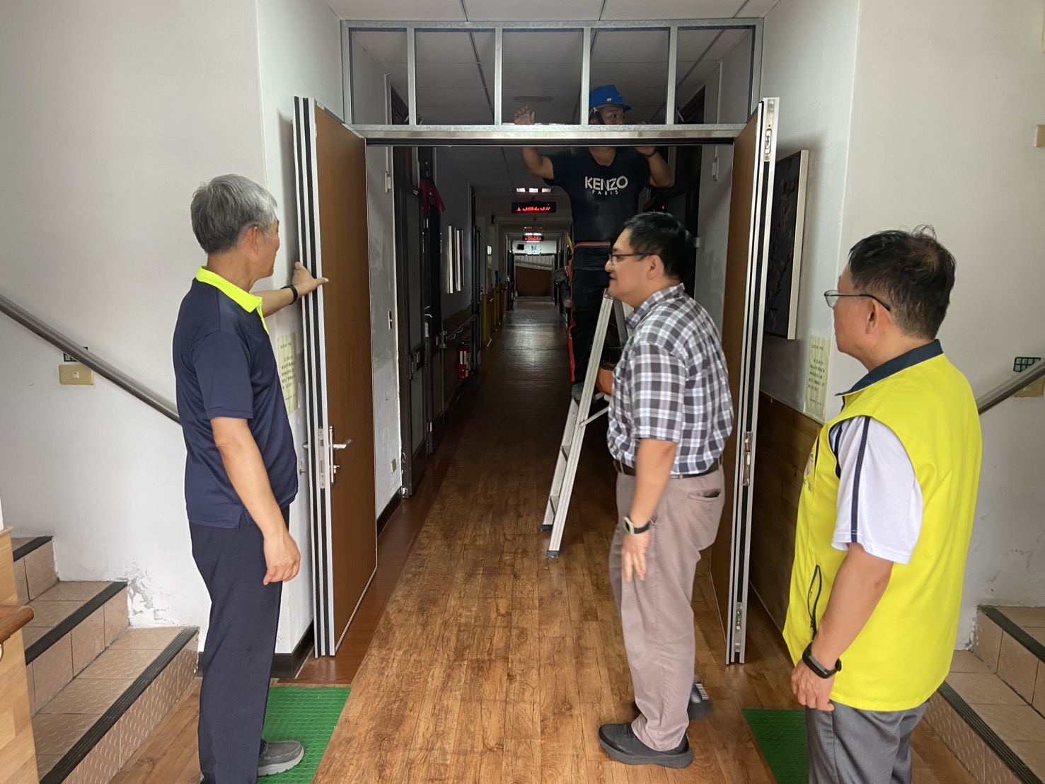 ▲中彰榮家完成17樘防火門安裝，具有一定的防火時效和阻擋火焰及煙氣的能力。（記者張溎壕攝）