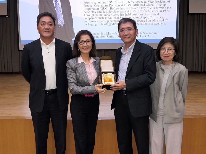 台積電先進封裝業務開發處長鄒覺倫開講 提升龍華科大師生專業知能 87 龍華科大邀台積電鄒覺倫處長演講 分享先進封裝技術展望 1