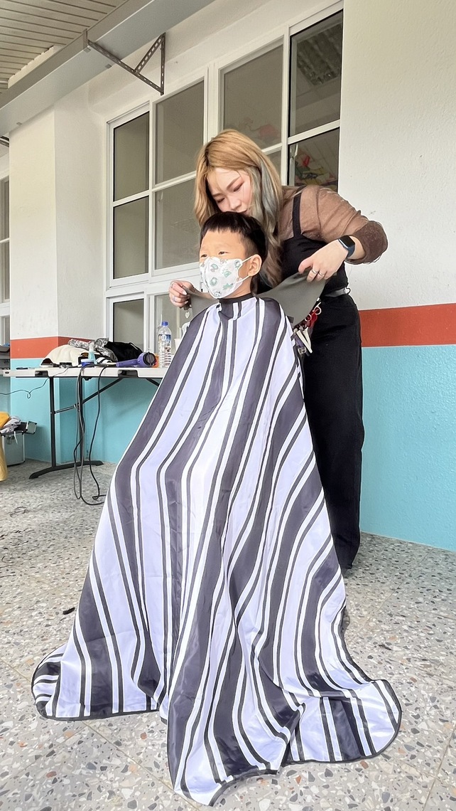 漾新聞|美髮師鋼琴家小提琴家與紅豆餅達人公益義剪 加上美食音樂饗宴送愛心到偏鄉學校