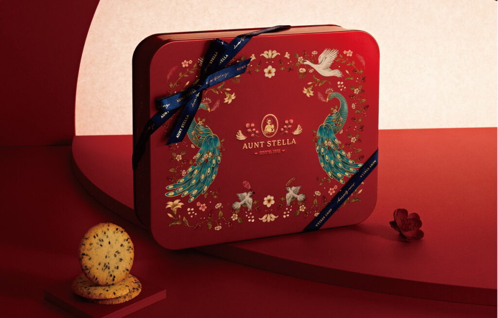 「瑞羽呈祥」為Aunt Stella 詩特莉與陽光基金會合作之公益禮盒,於新春佳節為收禮人獻上暖心祝福。