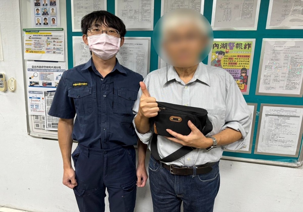 協助找回遺失護照背包 日本教授盛讚內湖警好棒 238 248241119a03