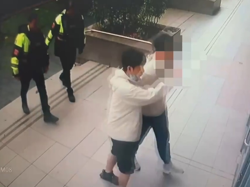 2車手拒捕衝撞警開11槍逮人 60歲婦3個月被詐逾5千萬元 224 cnews204241119a13