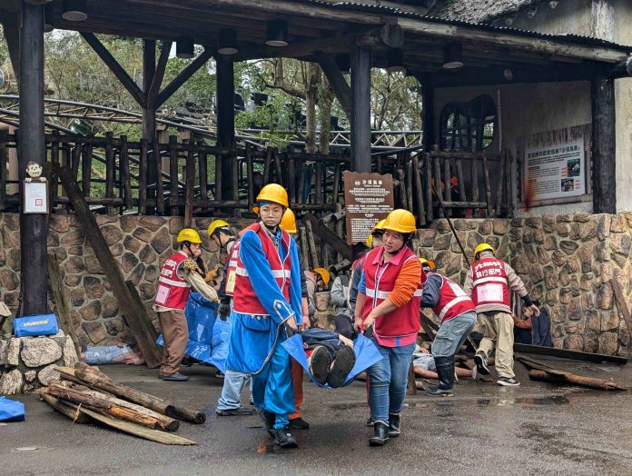 台灣黑熊脫逃引恐慌?六福村地震、大量傷病患演習過程逼真 61 觀光署、新竹縣政府聯手首推旅遊安全提升計畫 演習動員逾百人參與 scaled