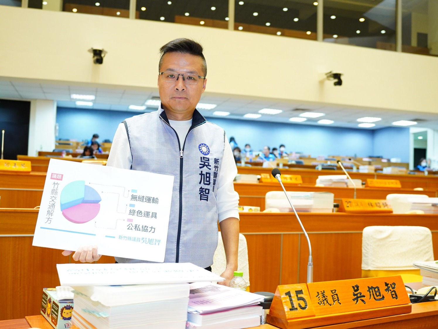 吳旭智議員關注學生通學與大眾運輸,倡議公私協力、整合公車與接駁資源,提升YouBike效益,共創交通便捷新竹縣。(圖/記者林照東翻攝)
