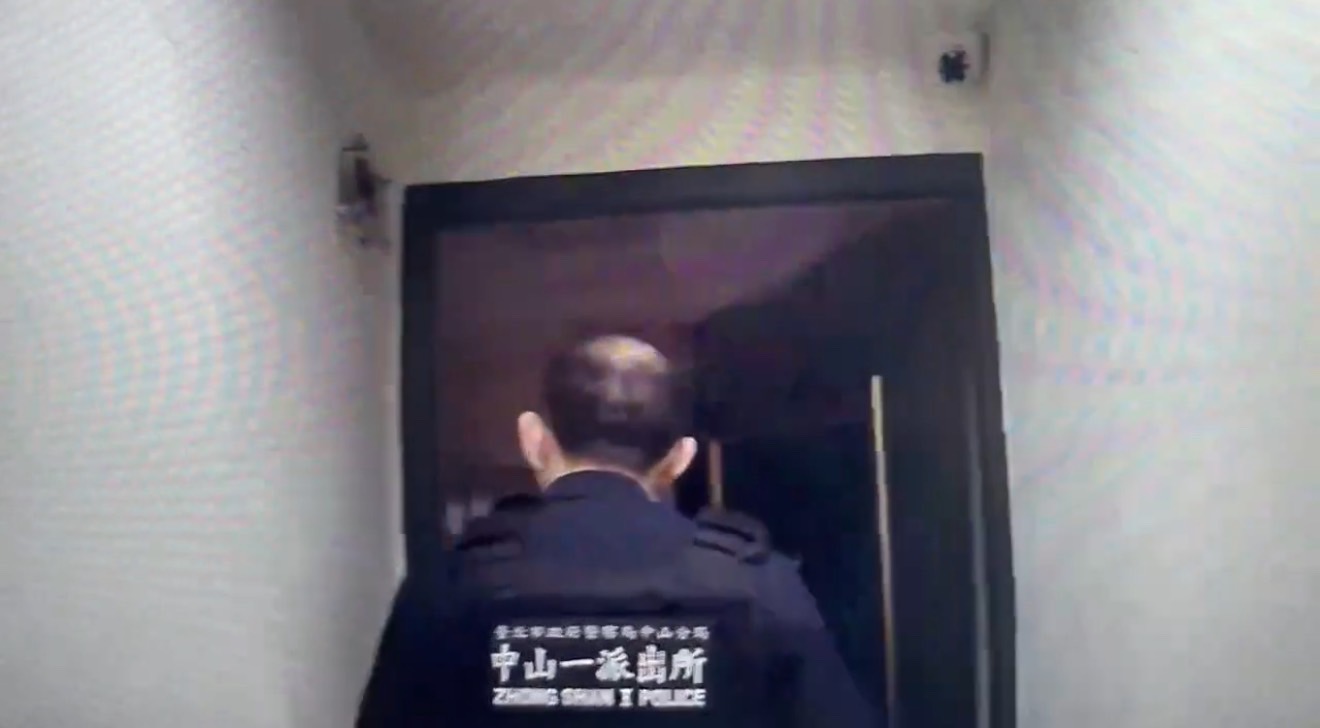 中山分局日前接獲報案稱有通緝犯於民宅內,經員警到場查緝,現場除查獲任姓通緝犯。(記者薛秀蓮翻攝)
