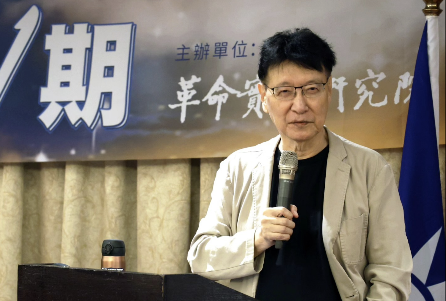 趙少康才在臉書上貼出「別來無恙」的照片,今日卻又傳出跌倒送醫事件。圖/取自趙少康臉書