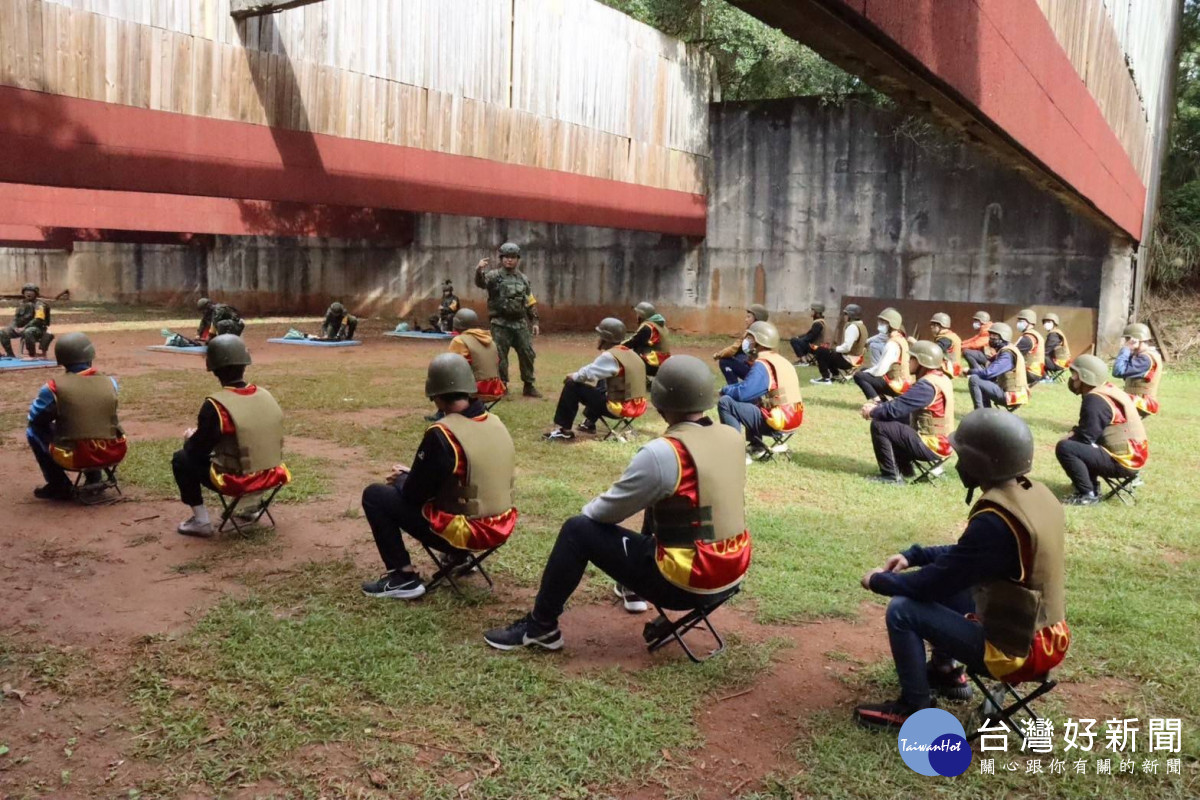 桃園市政府辦理替代役備役役男實彈射擊訓練,召集140名替代役備役役男,到訓率100%。