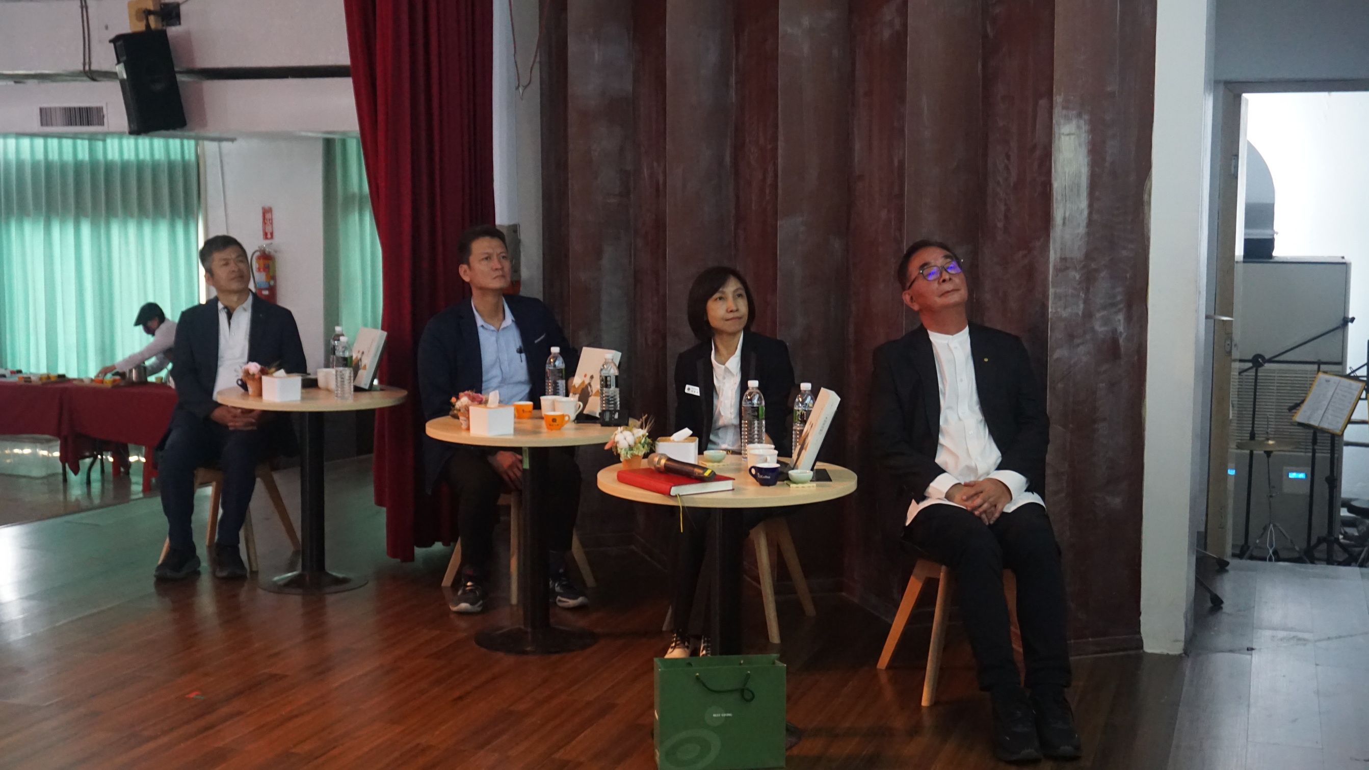 ▲勵志中學辦理「與大師有約」麗明營造董事長吳春山與學生分享人生經歷，並回答學生們的問題，鼓勵學生們多方位發展自我。（勵志中學提供）