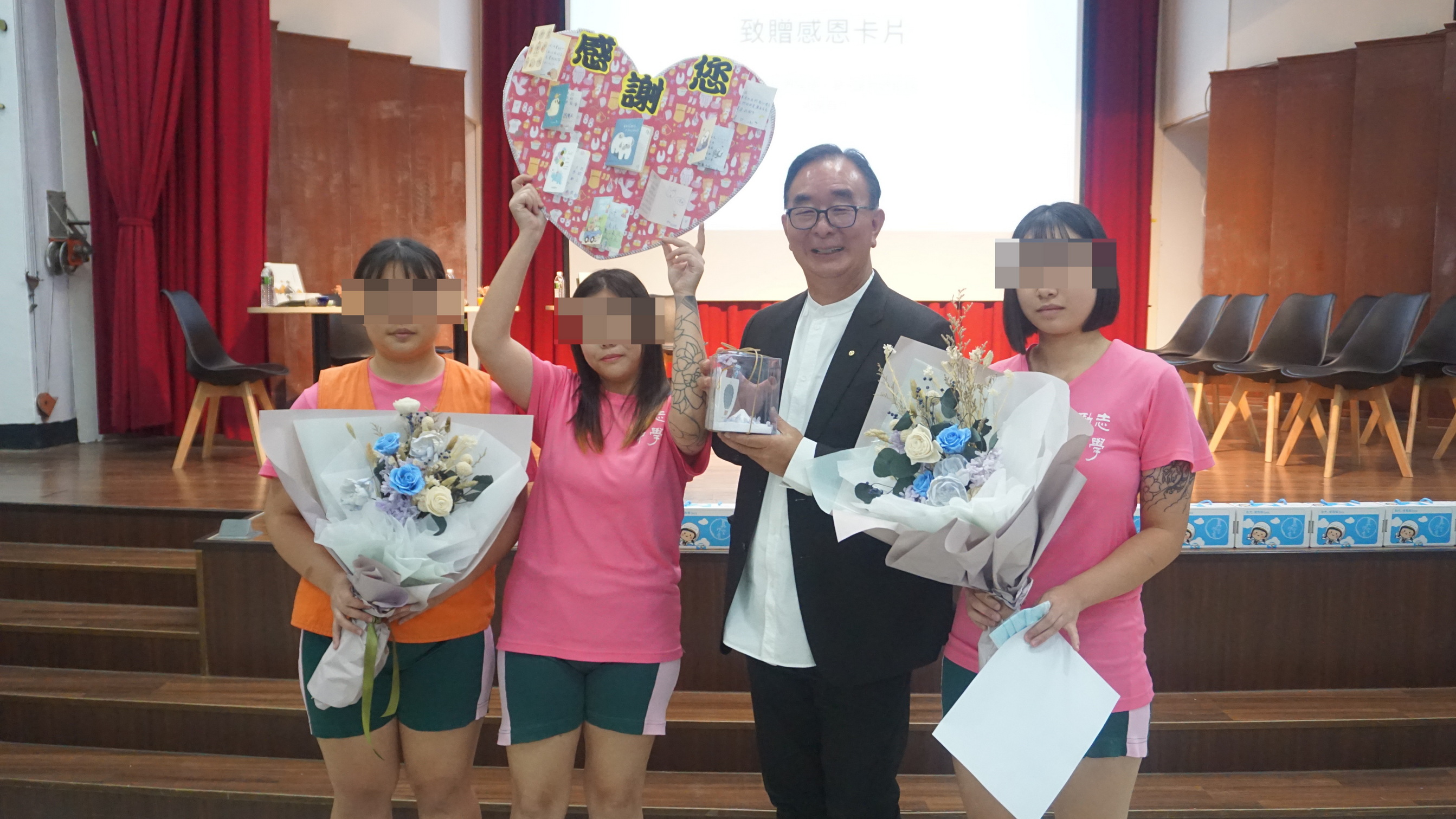 ▲勵志中學辦理「與大師有約」麗明營造董事長吳春山與學生分享人生經歷，並回答學生們的問題，鼓勵學生們多方位發展自我。（勵志中學提供）