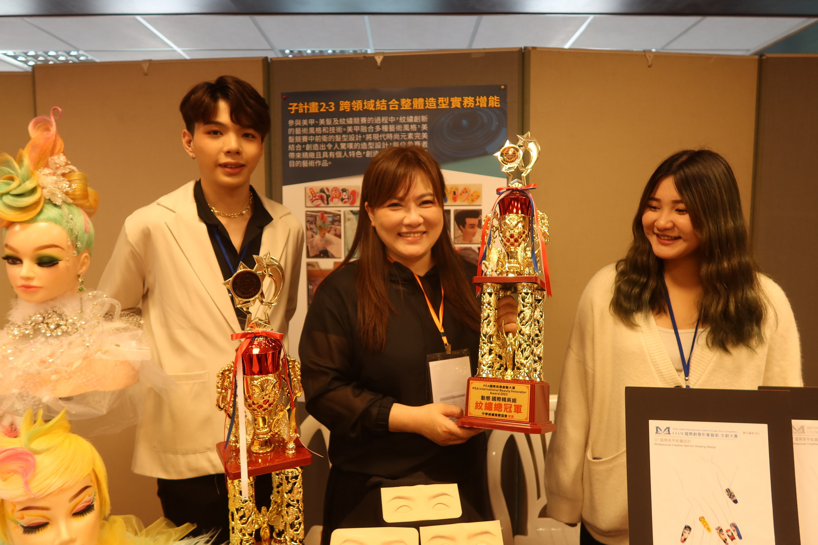 ▲慶祝建校59週年,建國科技大學舉辦「高教深耕成果展」,展現產學合作與創新成就,這些成果將大幅提升畢業生的職涯競爭力。(記者張溎壕攝)