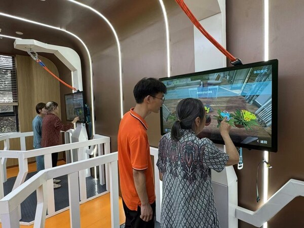 Perennial Alzheimer's Care Village Xi'an - Virtual Reality Somatosensory Training Perennial Alzheimer's Care Village Xi'an - Virtual Reality Somatosensory Training