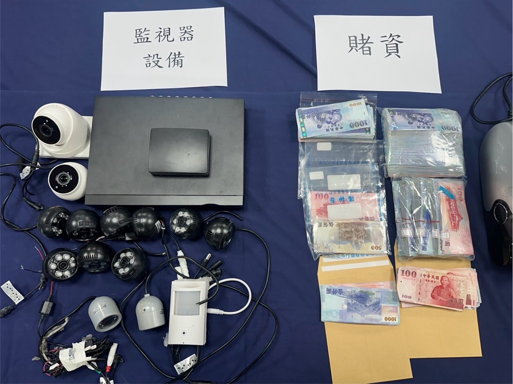 斥資百萬裝監視器鐵門 警破百家樂賭場逮16人 243 cnews204241120a06