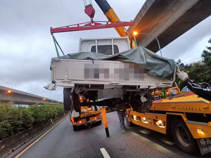塞爆!國1大貨車變道不慎釀連環撞 車流回堵5公里 59 109516 1 0 1