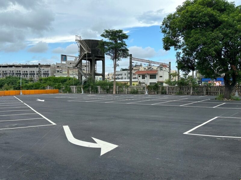 圖、大甲火車站後方可容納上百輛(記者王偉翻攝)