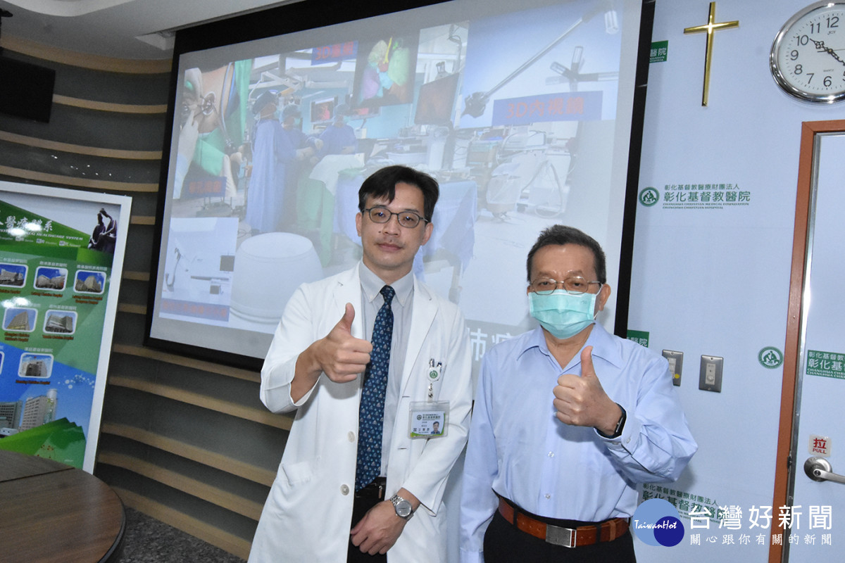 秉彥主任(圖左)表示,黃先生(圖右)手術僅耗時3小時15分鐘、出血量30cc。圖/彰基醫療提供