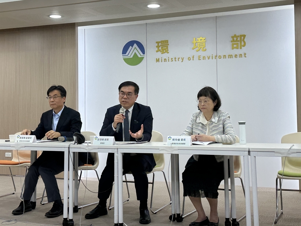 彭啓明部長(中)出席「回應民間機構發布氣候變遷績效指標」記者會（圖：環境部氣候署）