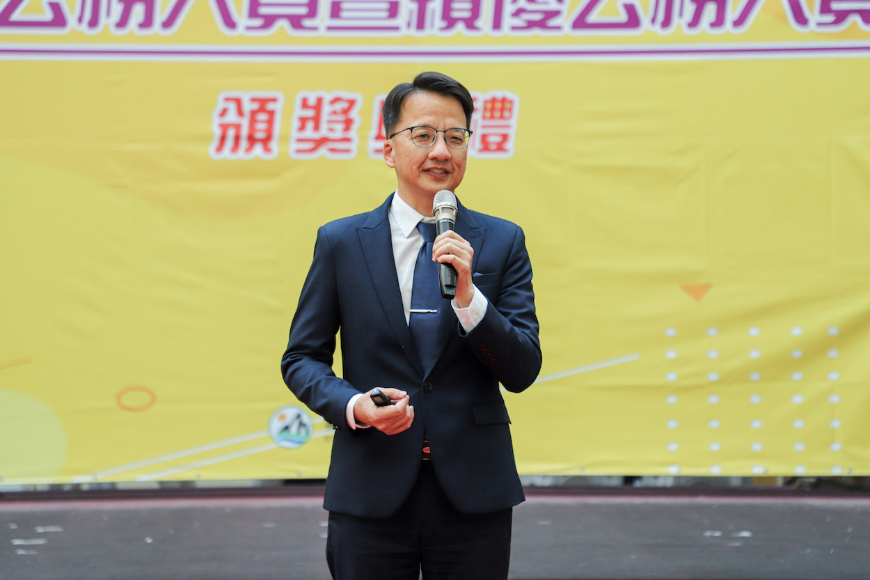 ▲張建成科長同時模範公務人員、行政院模範公務人員殊榮。（圖/嘉義縣政府提供）