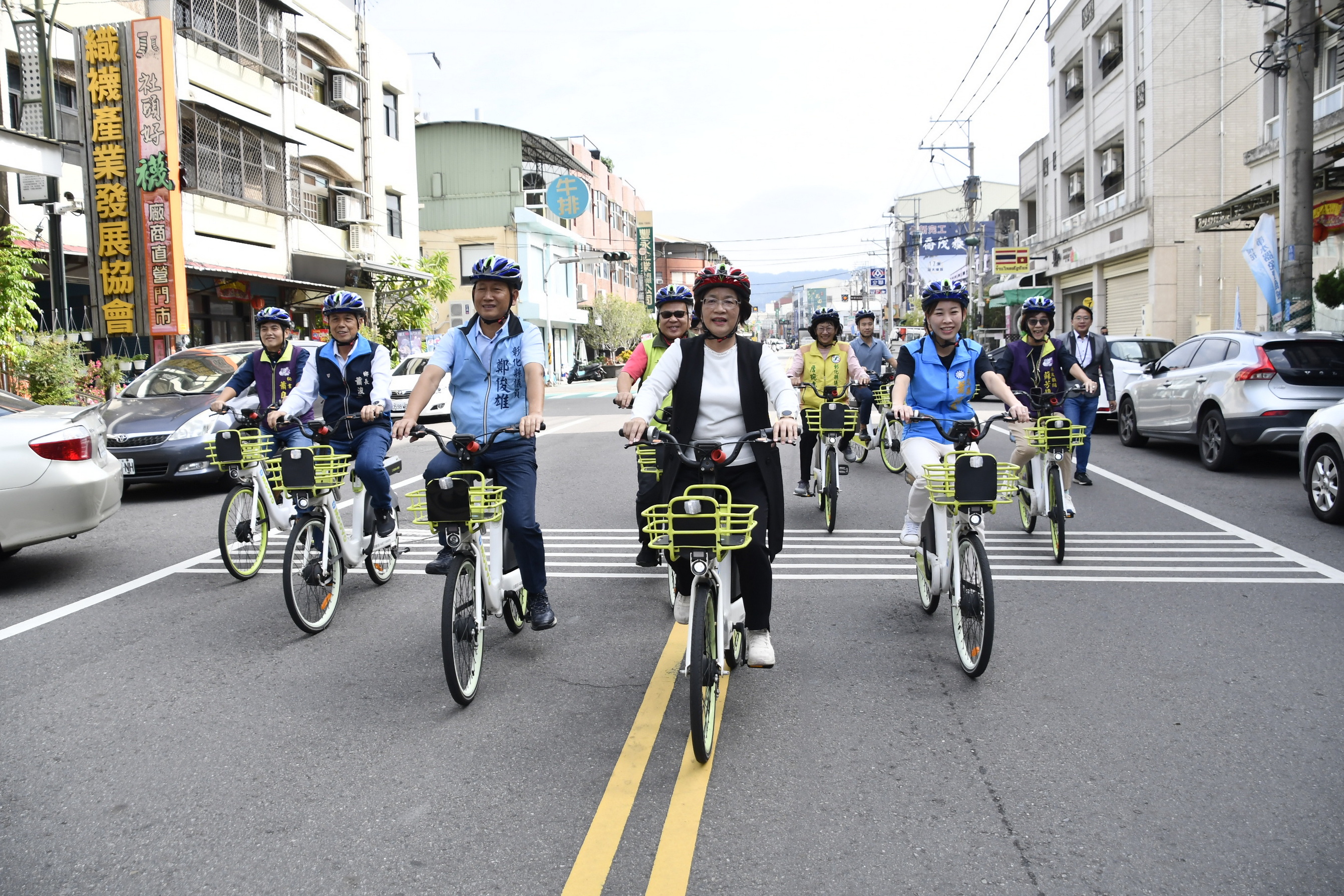 ▲彰化縣政府社頭火車站前廣場建置MOOVO公共自行車系統據點,不僅讓遊客更方便,也提供更節能減碳的交通工具。(記者張溎壕攝)